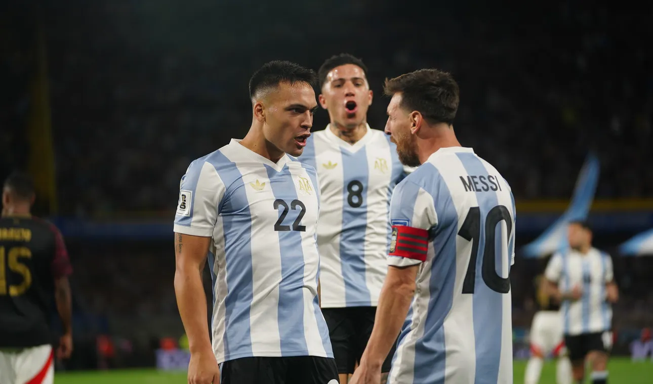 Lautaron y messi seleccion
