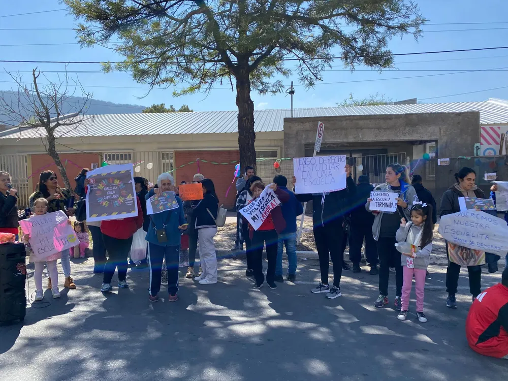 reclamo escuela castellano