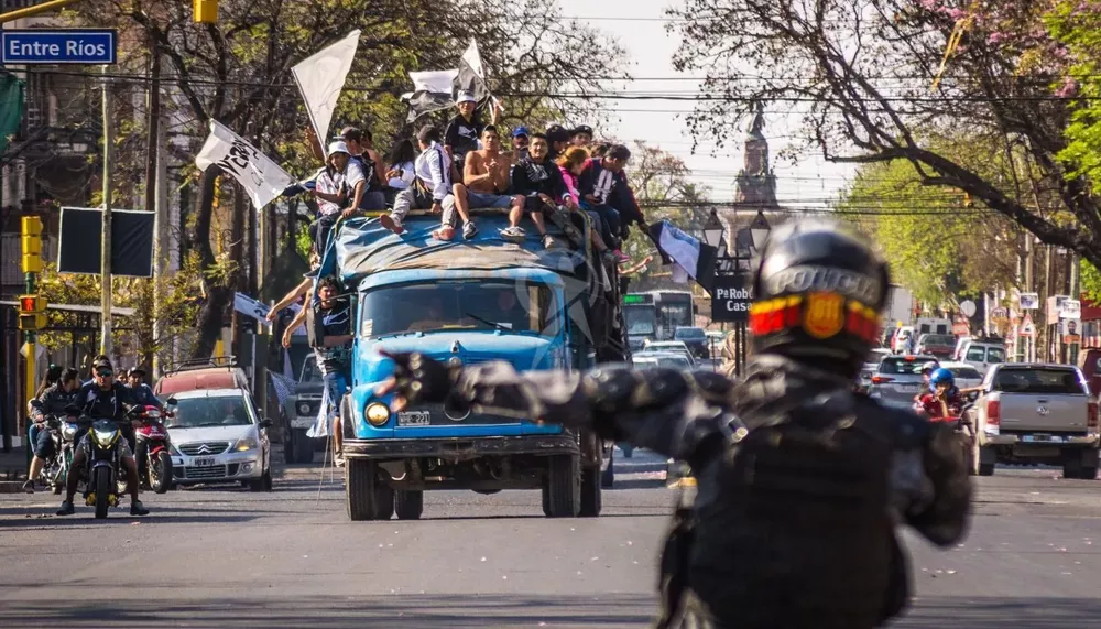 Hinchas en camion