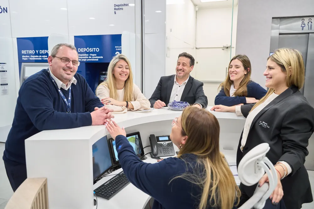 Banco Macro PILAR - 83 greeter