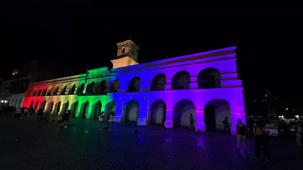 Cabildo iluminado lgbt