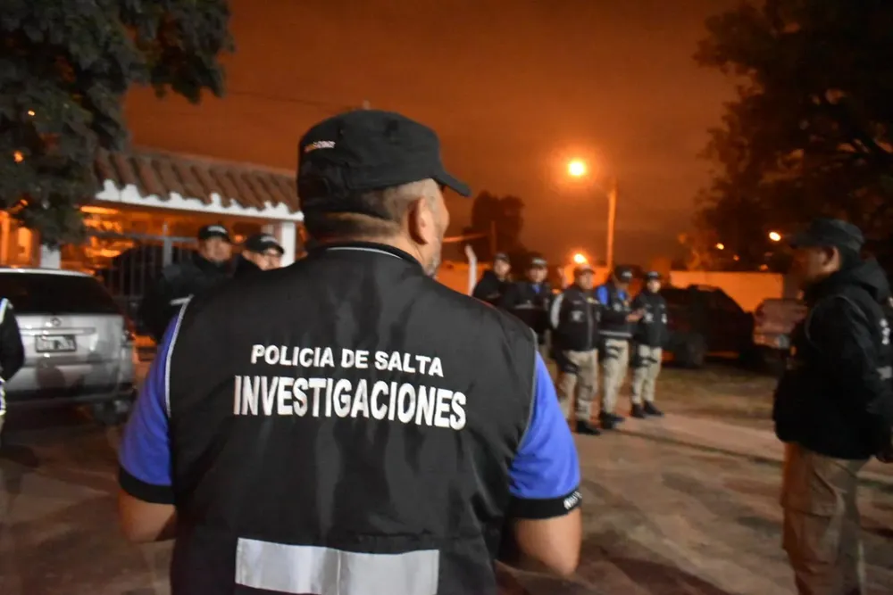 Policia allana 1905