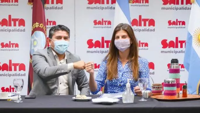 Bettina y cruz