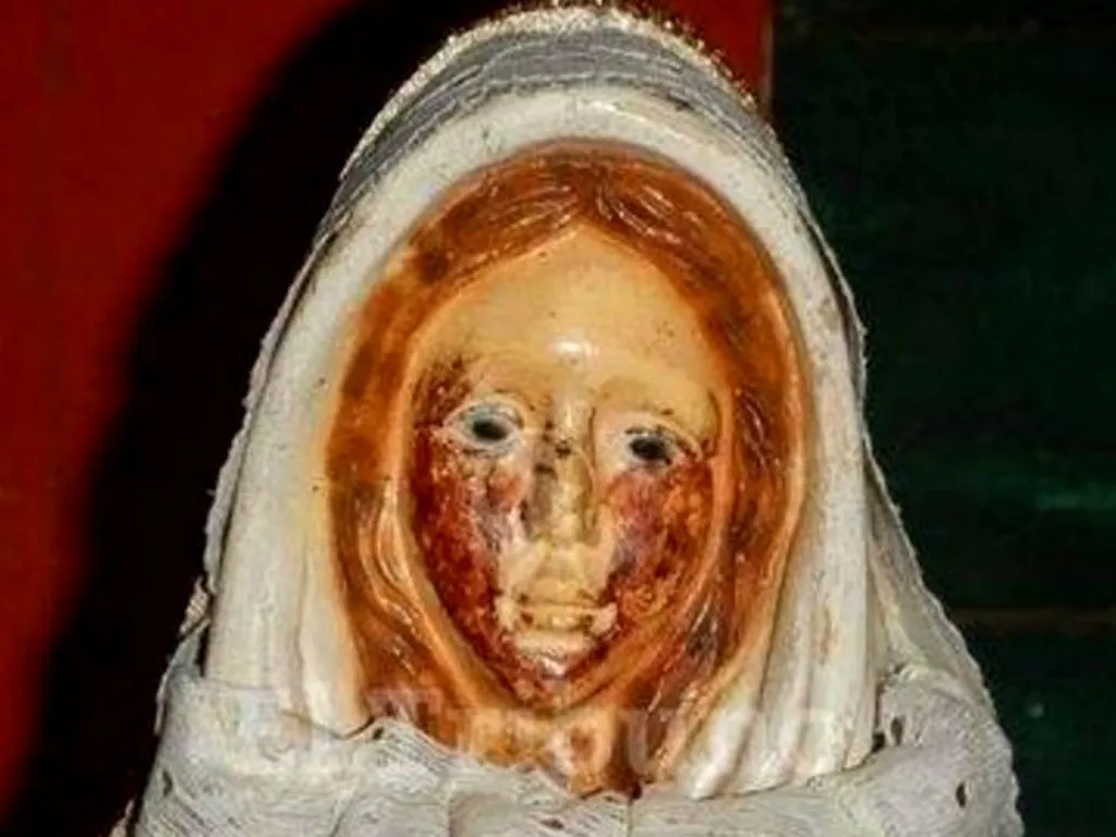 virgen llora sangre