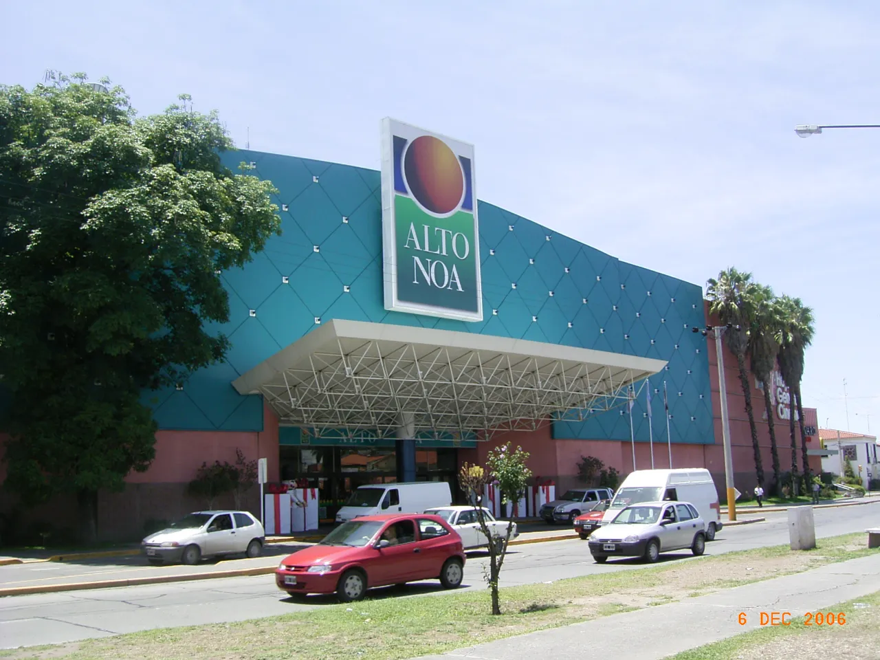 Alto_Noa_shopping